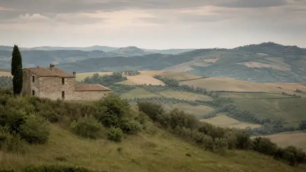 Casale in pietra su collina in area vincolata, sanatoria paesaggistica e Salva Casa